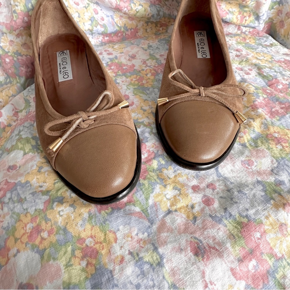 Italy made Tan Suede & Leather Bow Ballet Flats, size 7 - Picture 2 of 10
